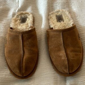 Men’s size 9 chestnut UGG ‘Scuff’ slippers